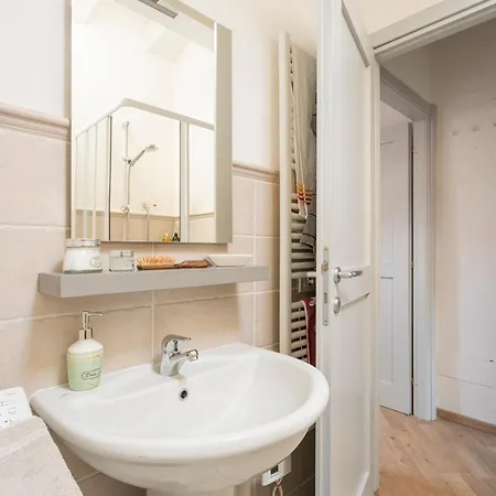 Alcova Apartment *